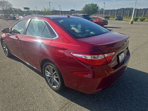 Used 2015 Toyota Camry SE w/ Moonroof Package image 7