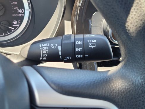 Used 2023 Toyota Highlander L AWD/4WD image 21