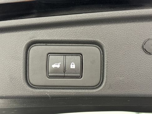 Used 2025 Nissan Pathfinder SL AWD/4WD image 45