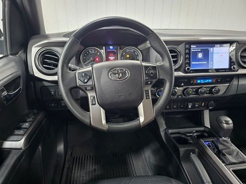 Used 2022 Toyota Tacoma Limited AWD/4WD image 14