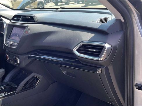 Used 2023 Chevrolet TrailBlazer LT FWD image 17