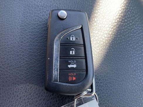 Used 2022 Toyota Camry SE image 32