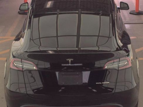 Used 2023 Tesla Model Y AWD image 3