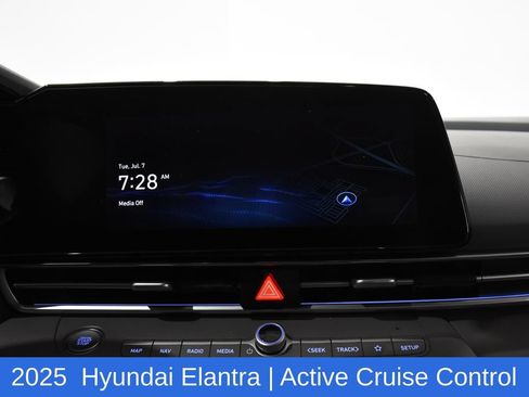 Used 2025 Hyundai Elantra SEL FWD image 21
