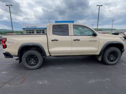 Used 2024 Chevrolet Colorado Trail Boss w/ Technology Package AWD/4WD image 9