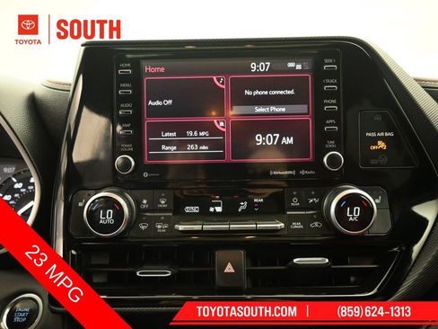 Used 2021 Toyota Highlander XSE AWD/4WD image 13