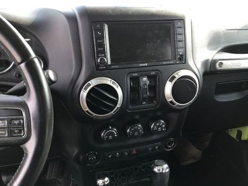 Used 2016 Jeep Wrangler Unlimited Rubicon w/ Connectivity Group image 5