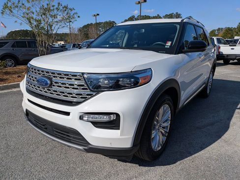 Certified 2023 Ford Explorer Limited w/ Equipment Group 301A image 9