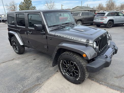 Used 2017 Jeep Wrangler Unlimited Sahara image 4