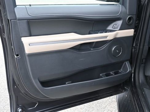 Used 2024 Ford Expedition Limited image 10