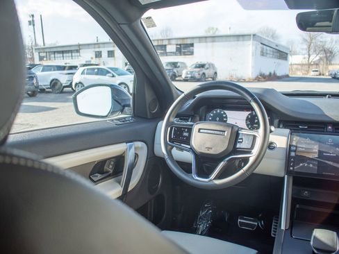 Used 2025 Land Rover Discovery Sport Dynamic SE image 19