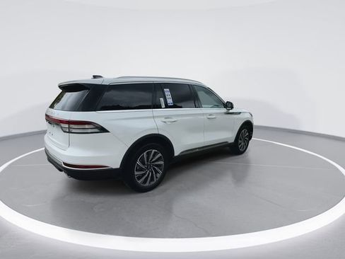 New 2025 Lincoln Aviator AWD image 8