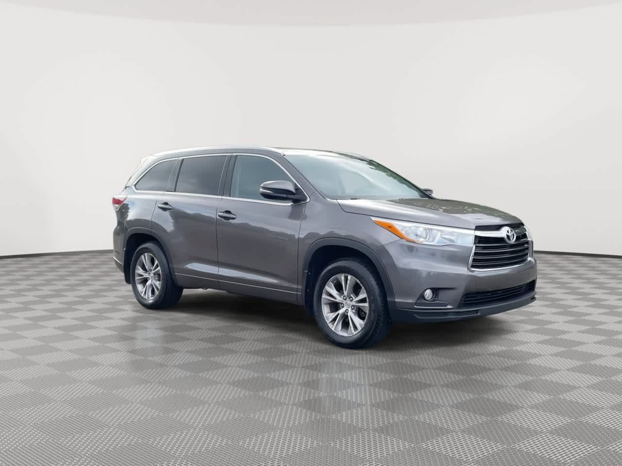 Used 2015 Toyota Highlander XLE AWD/4WD image 2