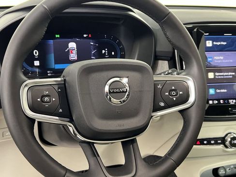 Certified 2024 Volvo XC40 B5 Plus w/ Climate Package image 15