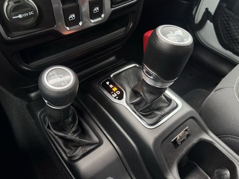 Used 2021 Jeep Wrangler Sport image 23