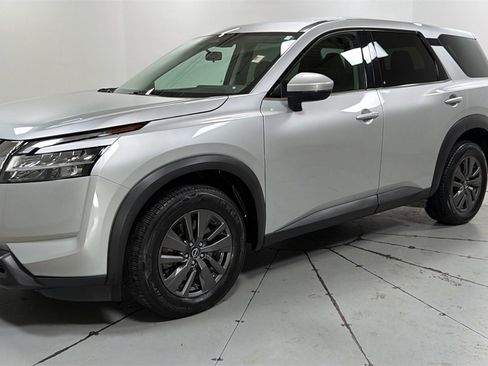 Used 2022 Nissan Pathfinder S image 1