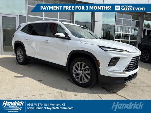 Used 2025 Buick Enclave Preferred AWD/4WD image 1