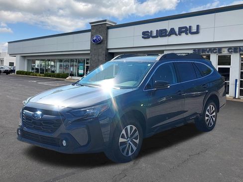 Certified 2025 Subaru Outback Premium AWD/4WD image 3