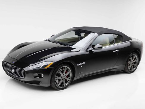 Used 2015 Maserati GranTurismo Convertible RWD image 21