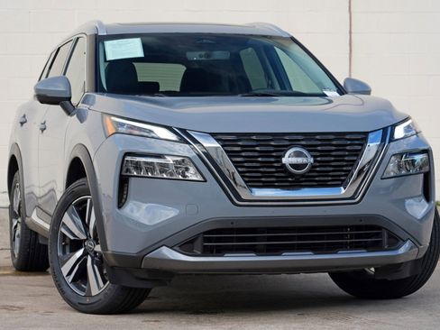 Used 2023 Nissan Rogue SL w/ SL Premium Package FWD image 2
