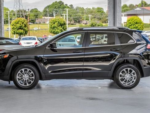 Used 2019 Jeep Cherokee Latitude Plus FWD image 54