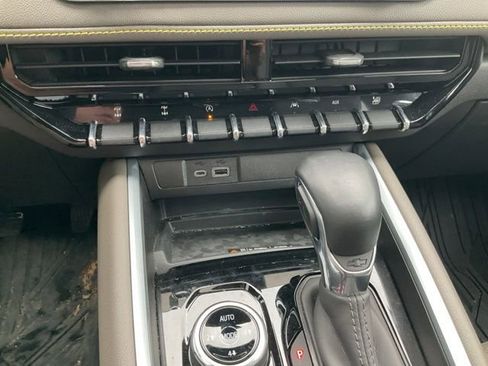 Used 2025 Chevrolet Colorado ZR2 w/ Technology Package AWD/4WD image 15