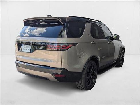 New 2025 Land Rover Discovery Dynamic SE image 2