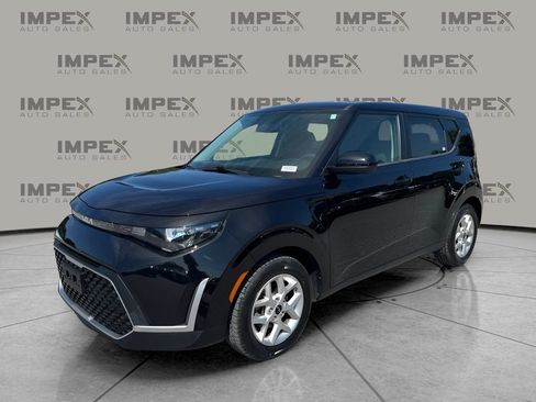 Used 2024 Kia Soul LX w/ Option Group 015 FWD image 1