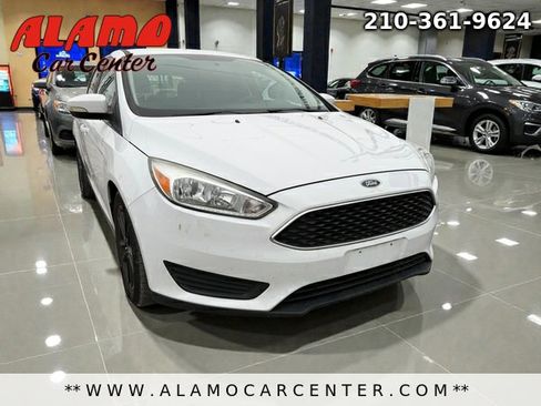 Used 2017 Ford Focus SE image 5