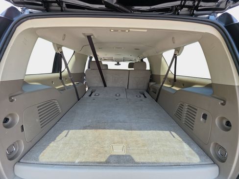 Used 2017 Chevrolet Suburban LS RWD image 14