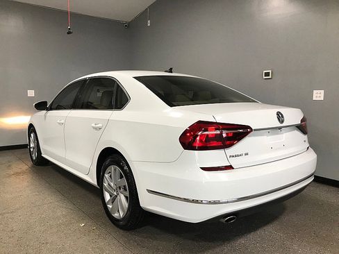 Used 2018 Volkswagen Passat 2.0T SE FWD image 5