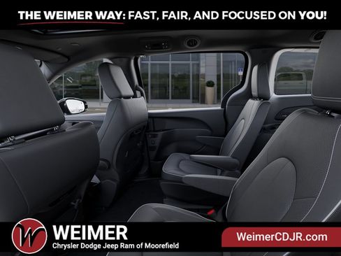 New 2027 Chrysler Pacifica Limited w/ Trailer Tow Group AWD/4WD image 23
