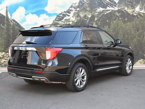 Used 2020 Ford Explorer XLT w/ Equipment Group 202A AWD/4WD image 3