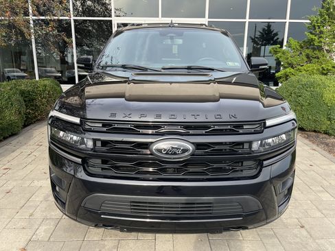 Used 2022 Ford Expedition Max Limited image 2