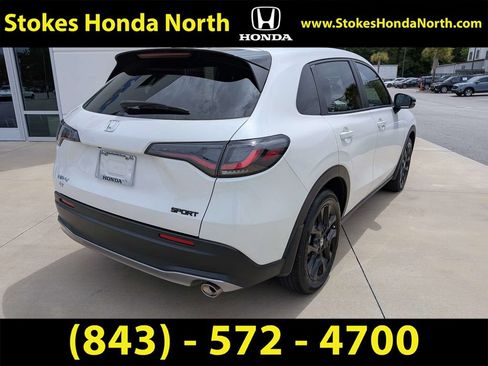 Used 2024 Honda HR-V Sport image 3
