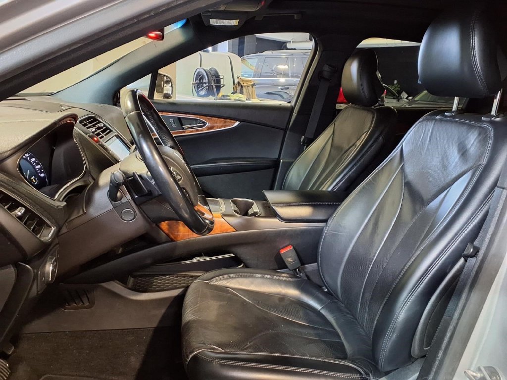 Used 2018 Lincoln MKX Reserve FWD image 17