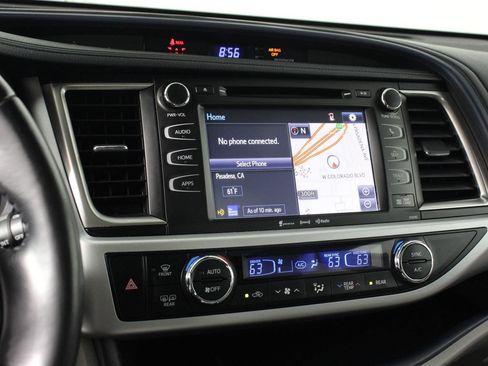 Used 2019 Toyota Highlander XLE AWD/4WD image 9