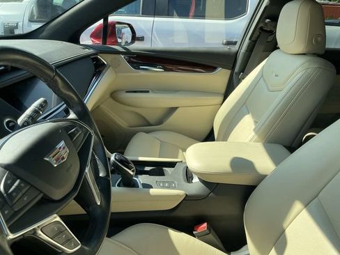 Used 2019 Cadillac XT5 Premium Luxury w/ Driver Assist Package AWD/4WD image 4