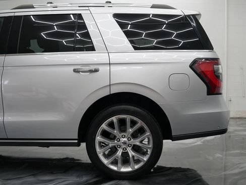 Used 2019 Ford Expedition Limited w/ Equipment Group 302A AWD/4WD image 15