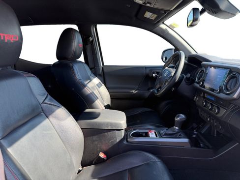 Used 2021 Toyota Tacoma TRD Sport w/ Technology Package RWD image 14