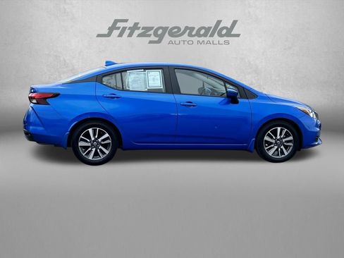 Used 2020 Nissan Versa SV image 3
