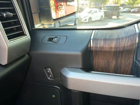 Used 2020 Ford F150 Lariat w/ Trailer Tow Package image 30