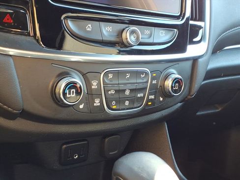 Used 2023 Chevrolet Traverse LT image 14