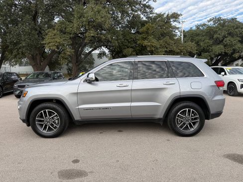 Used 2020 Jeep Grand Cherokee Limited w/ Luxury Group II image 3