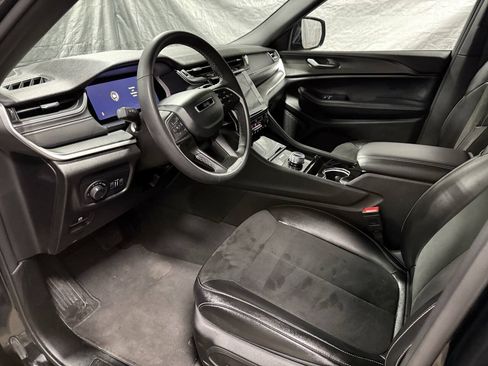 Used 2023 Jeep Grand Cherokee L Laredo AWD/4WD image 18