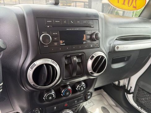 Certified 2017 Jeep Wrangler Sahara w/ Connectivity Group AWD/4WD image 16