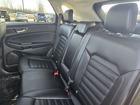Used 2022 Ford Edge SEL w/ Convenience Package image 16