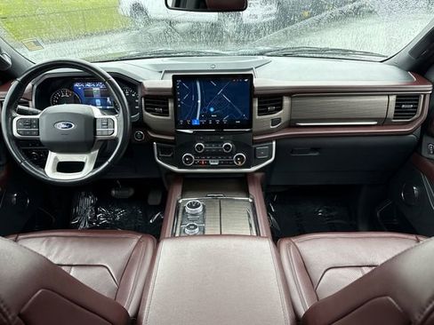 Used 2023 Ford Expedition Limited image 13
