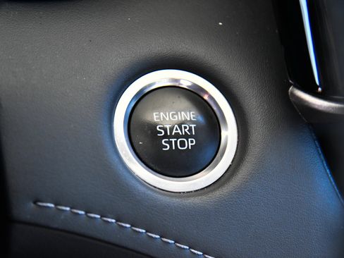 Used 2024 Toyota Highlander XLE FWD image 30