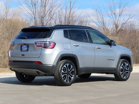 Used 2023 Jeep Compass Limited AWD/4WD image 3